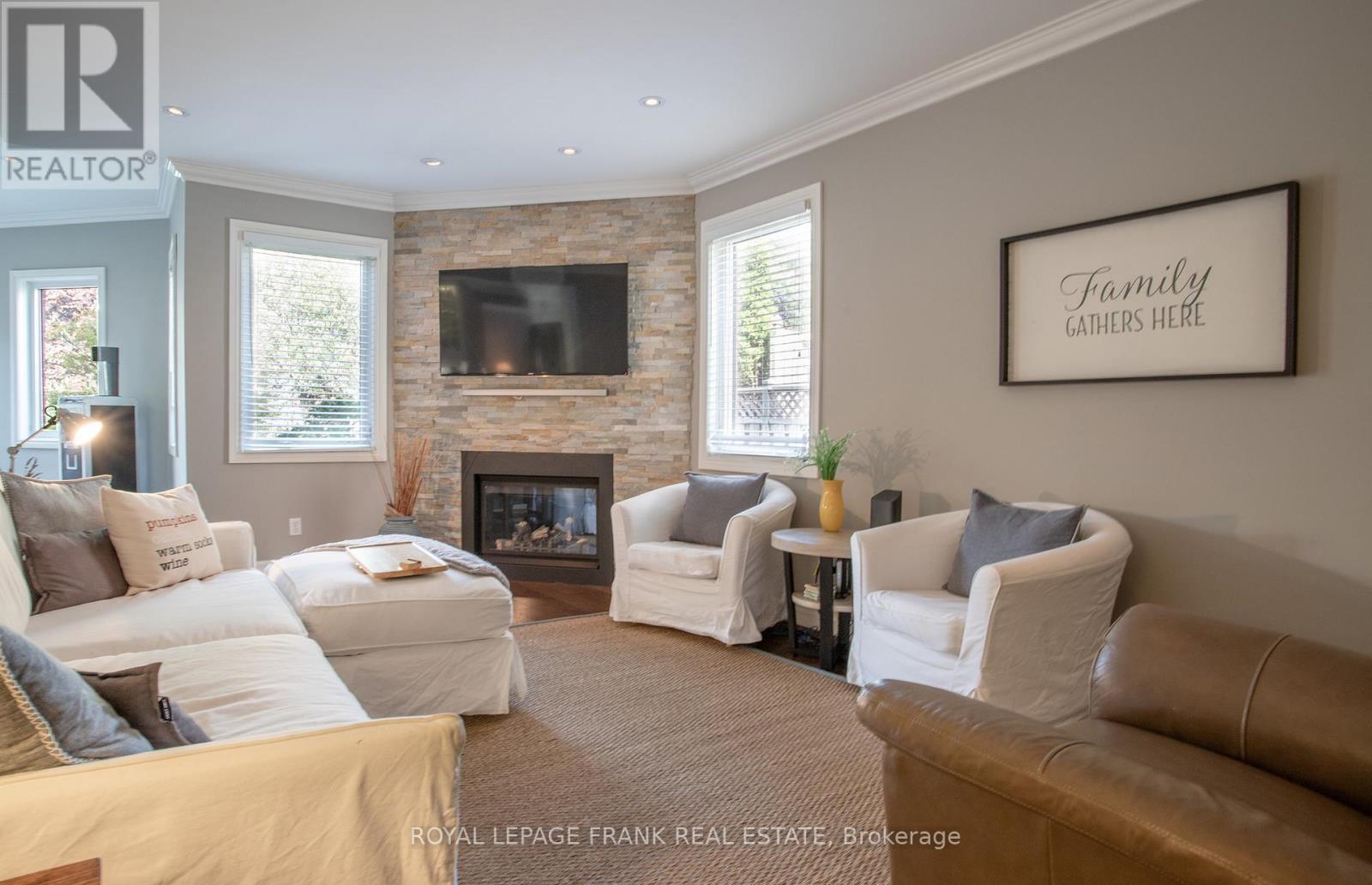 












14 DREWBROOK COURT

,
Whitby (Blue Grass Meadows),




Ontario
L1N8M8

