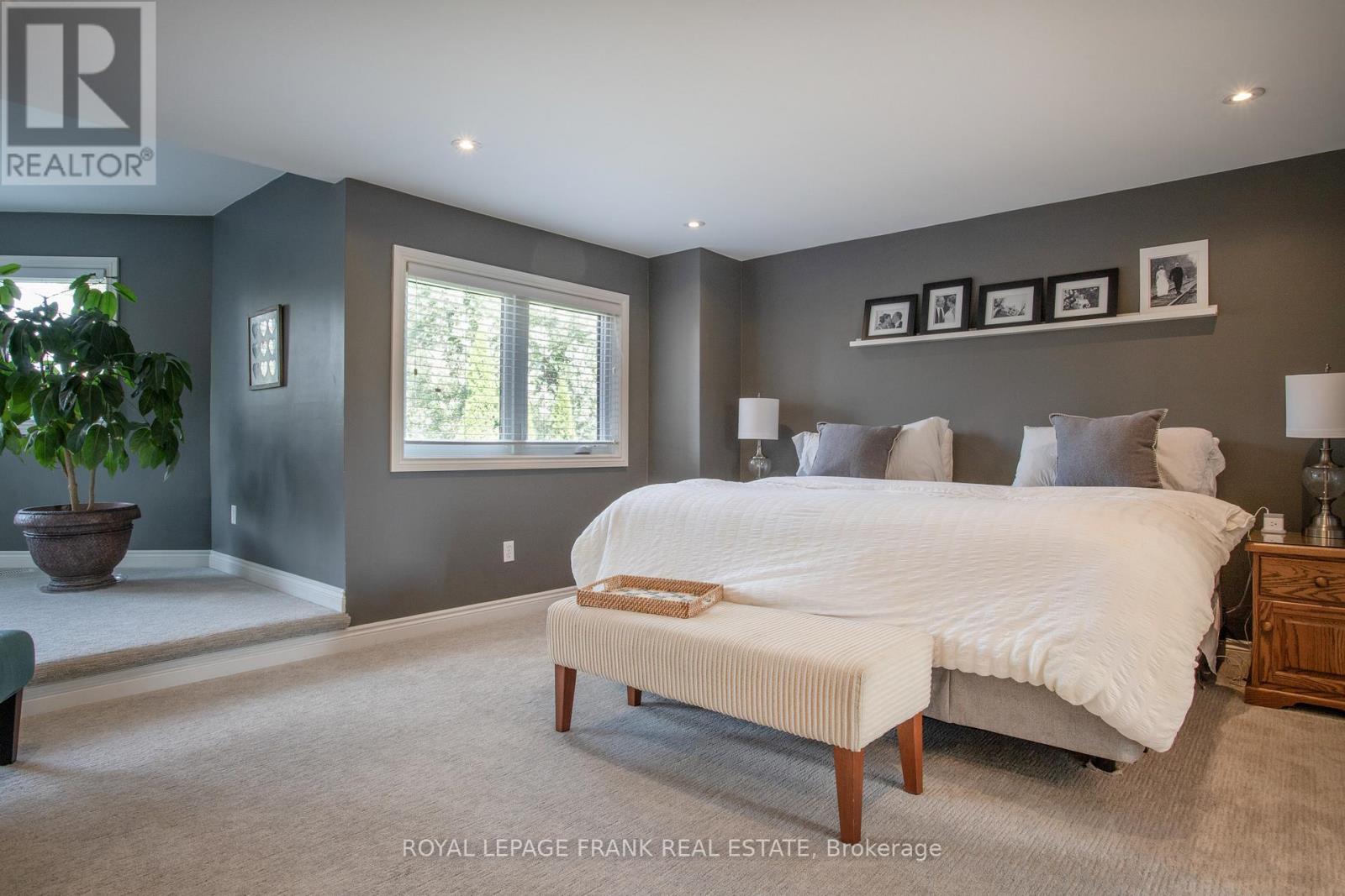 












14 DREWBROOK COURT

,
Whitby (Blue Grass Meadows),




Ontario
L1N8M8

