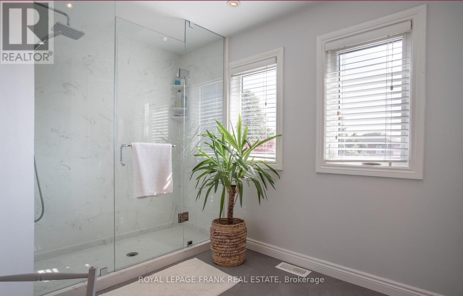 












14 DREWBROOK COURT

,
Whitby (Blue Grass Meadows),




Ontario
L1N8M8


