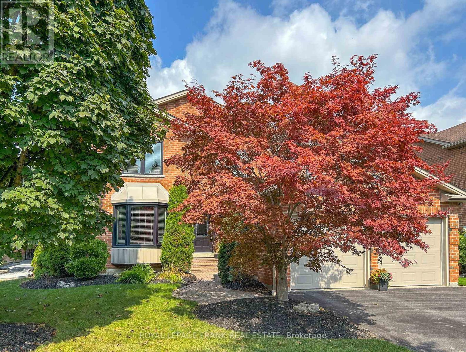 












14 DREWBROOK COURT

,
Whitby (Blue Grass Meadows),




Ontario
L1N8M8

