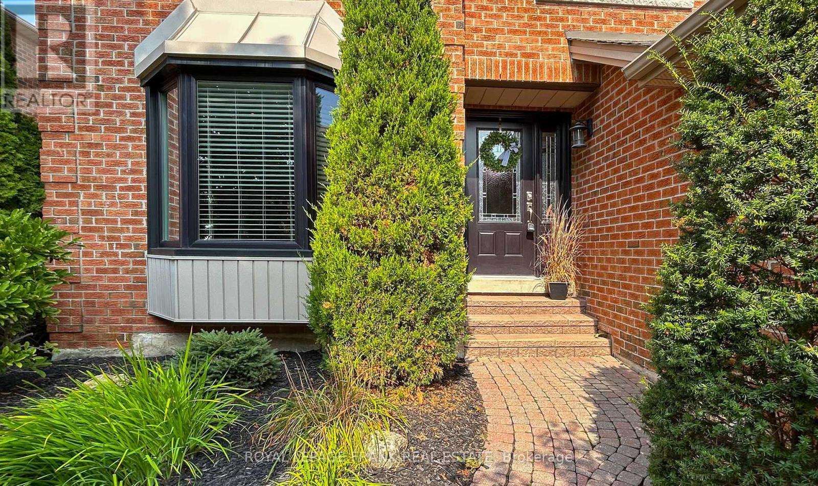 












14 DREWBROOK COURT

,
Whitby (Blue Grass Meadows),




Ontario
L1N8M8


