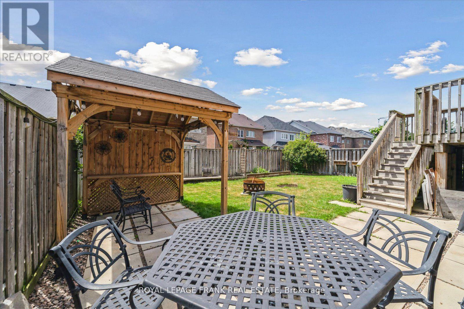 












24 BURNING SPRINGS PLACE

,
Whitby (Brooklin),




Ontario
L1M0K1

