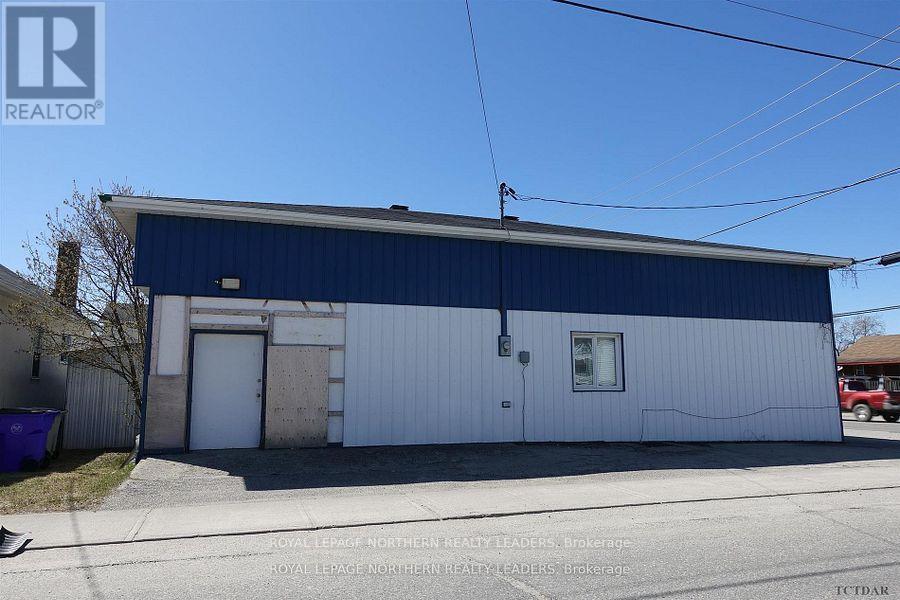 












372-380 PINE STREET S

,
Timmins (TS - SE),




Ontario
P4N2L3

