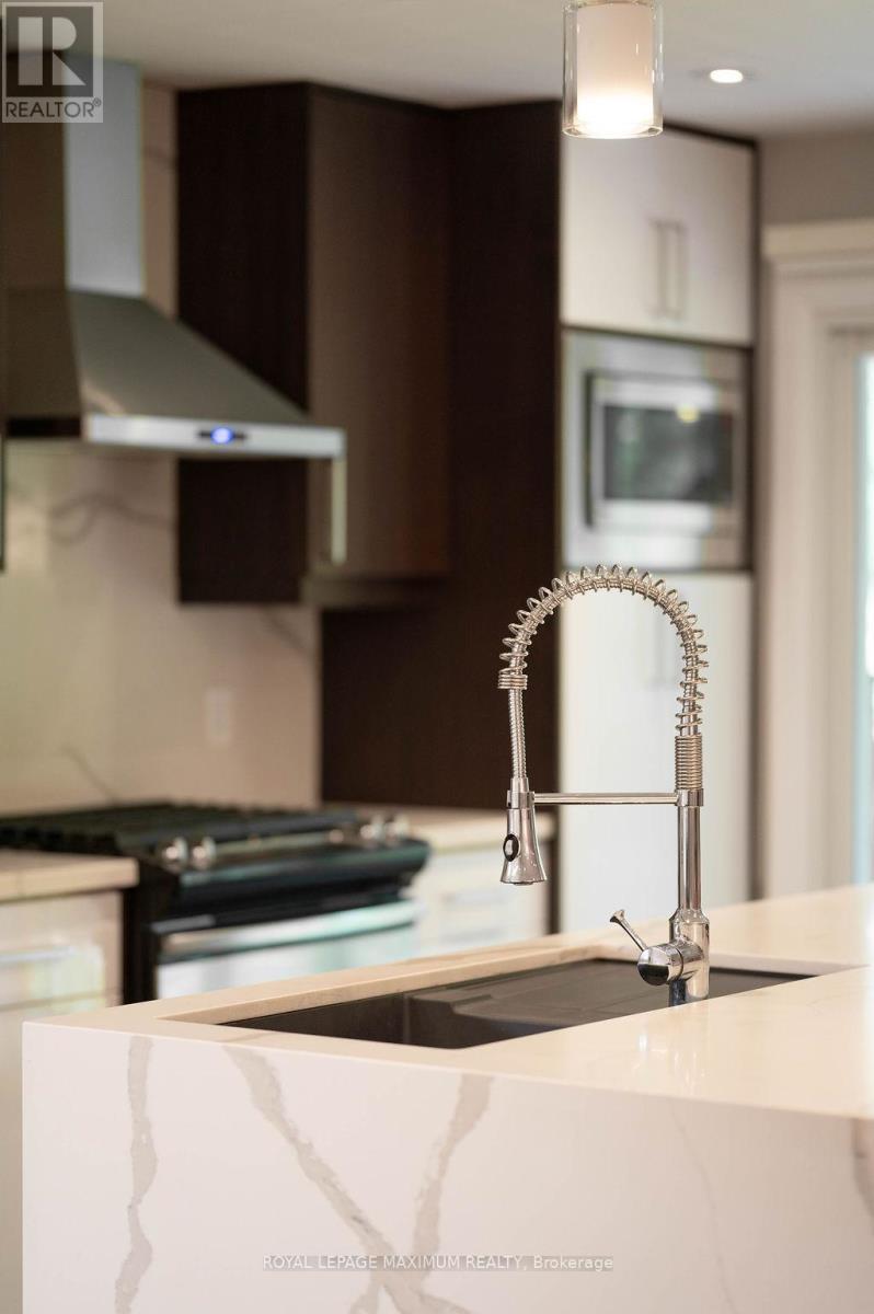 












76 LANGHOLM DRIVE

,
Toronto,




Ontario
M3M2R8

