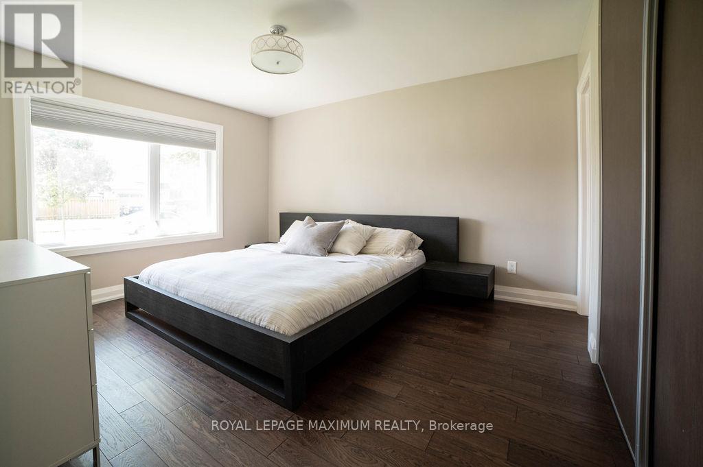 












76 LANGHOLM DRIVE

,
Toronto,




Ontario
M3M2R8

