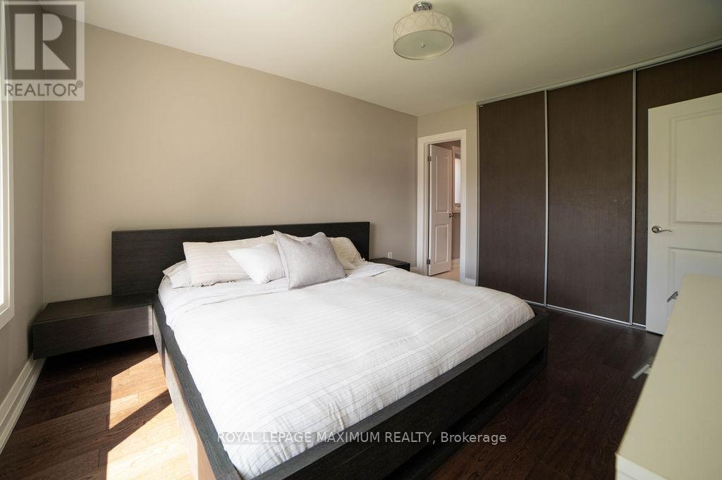 












76 LANGHOLM DRIVE

,
Toronto,




Ontario
M3M2R8

