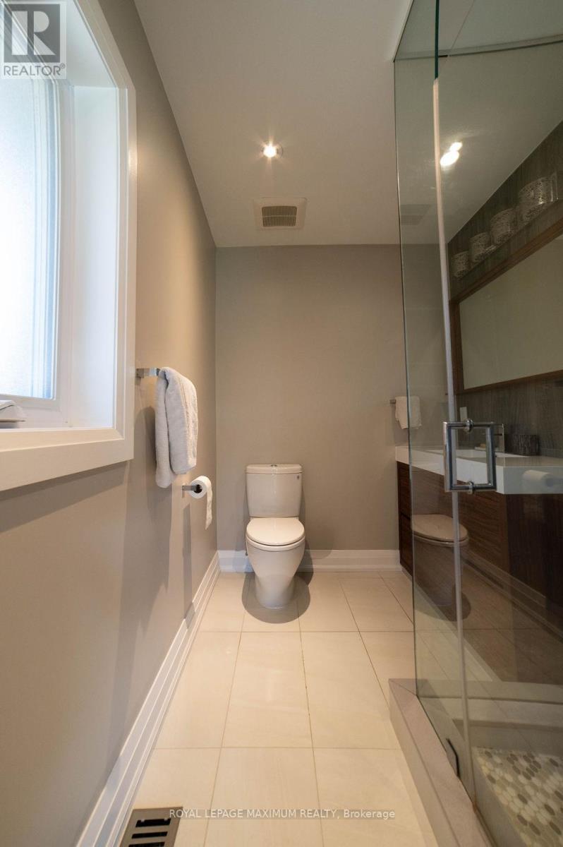 












76 LANGHOLM DRIVE

,
Toronto,




Ontario
M3M2R8

