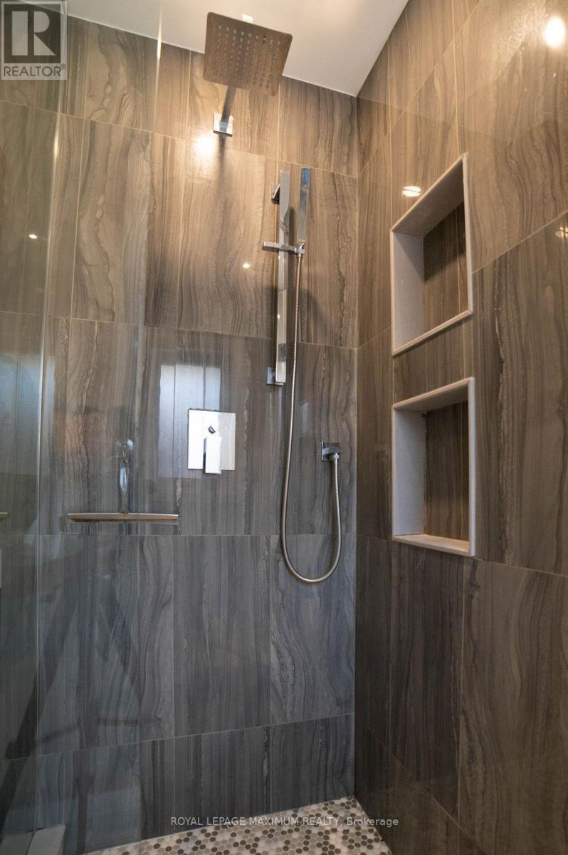 












76 LANGHOLM DRIVE

,
Toronto,




Ontario
M3M2R8

