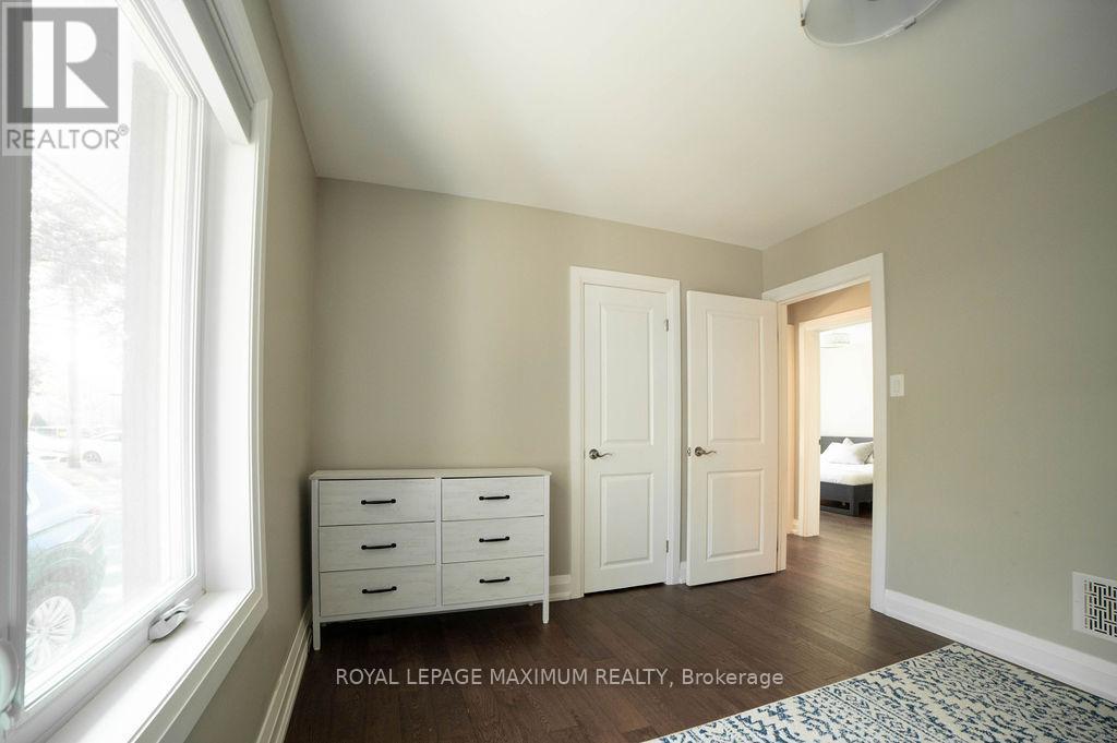 












76 LANGHOLM DRIVE

,
Toronto,




Ontario
M3M2R8

