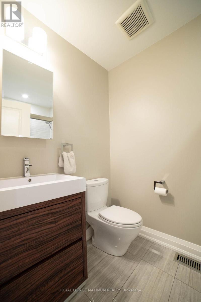 












76 LANGHOLM DRIVE

,
Toronto,




Ontario
M3M2R8

