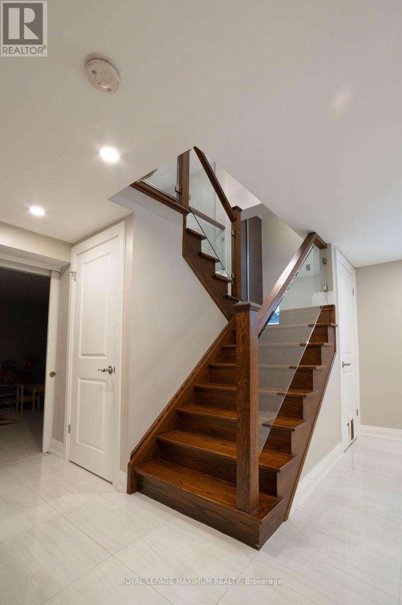 












76 LANGHOLM DRIVE

,
Toronto,




Ontario
M3M2R8

