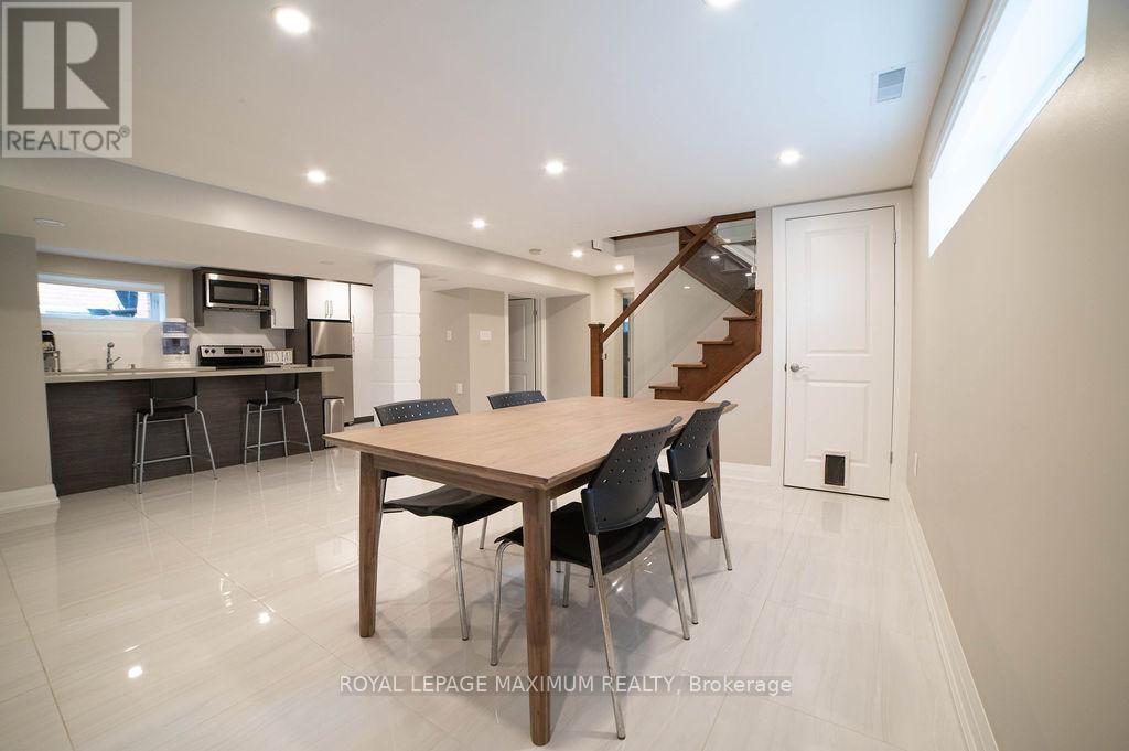 












76 LANGHOLM DRIVE

,
Toronto,




Ontario
M3M2R8

