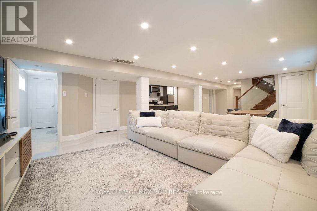 












76 LANGHOLM DRIVE

,
Toronto,




Ontario
M3M2R8

