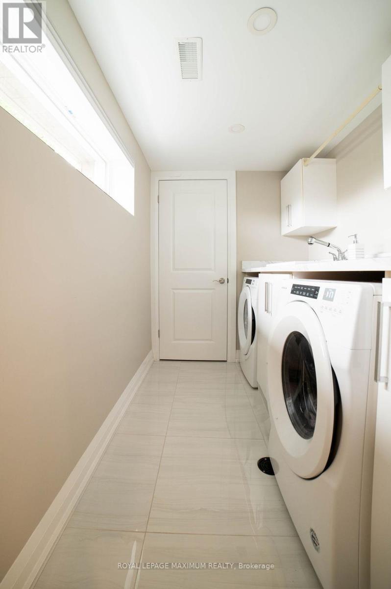 












76 LANGHOLM DRIVE

,
Toronto,




Ontario
M3M2R8

