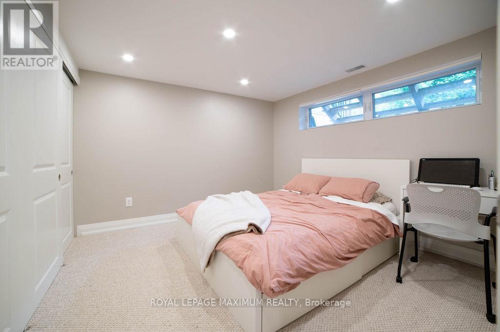 












76 LANGHOLM DRIVE

,
Toronto,




Ontario
M3M2R8

