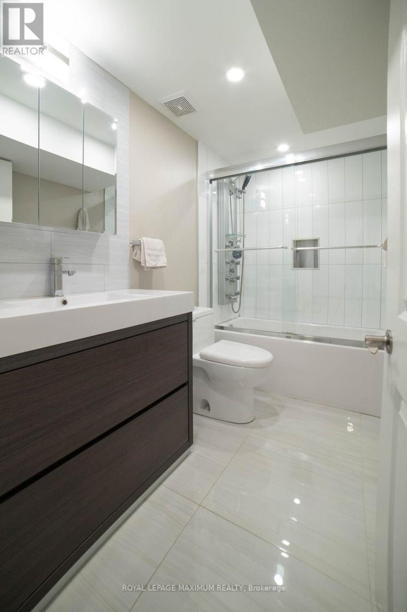 












76 LANGHOLM DRIVE

,
Toronto,




Ontario
M3M2R8

