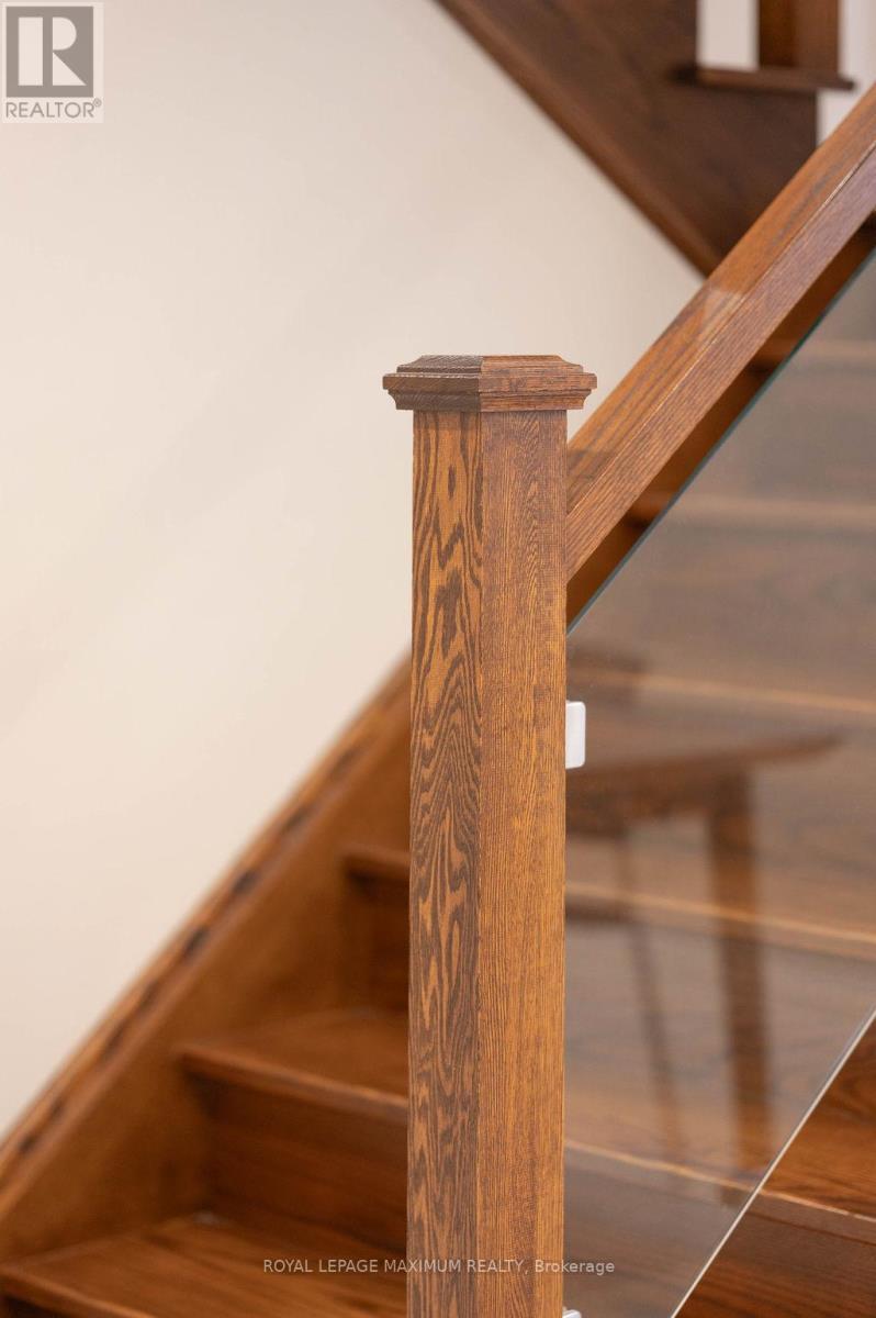 












76 LANGHOLM DRIVE

,
Toronto,




Ontario
M3M2R8

