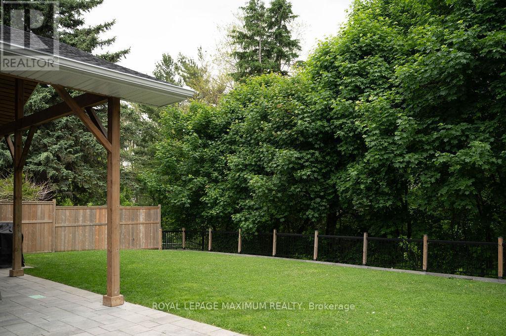 












76 LANGHOLM DRIVE

,
Toronto,




Ontario
M3M2R8

