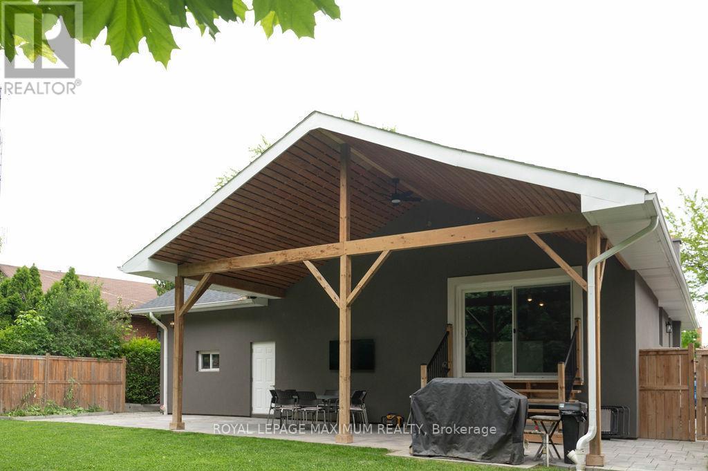 












76 LANGHOLM DRIVE

,
Toronto,




Ontario
M3M2R8

