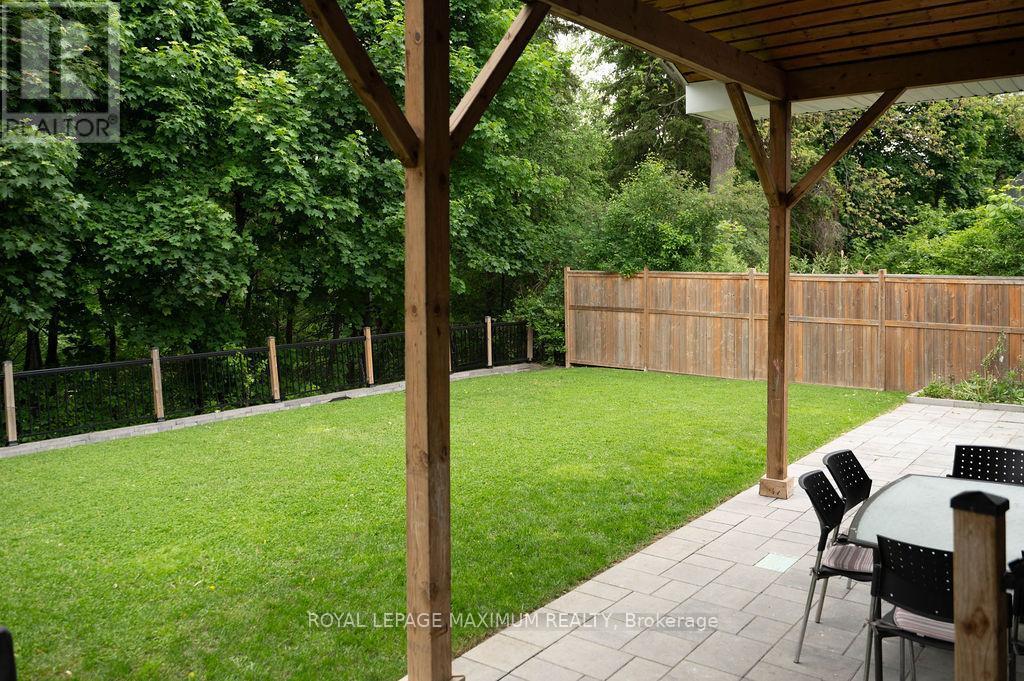 












76 LANGHOLM DRIVE

,
Toronto,




Ontario
M3M2R8

