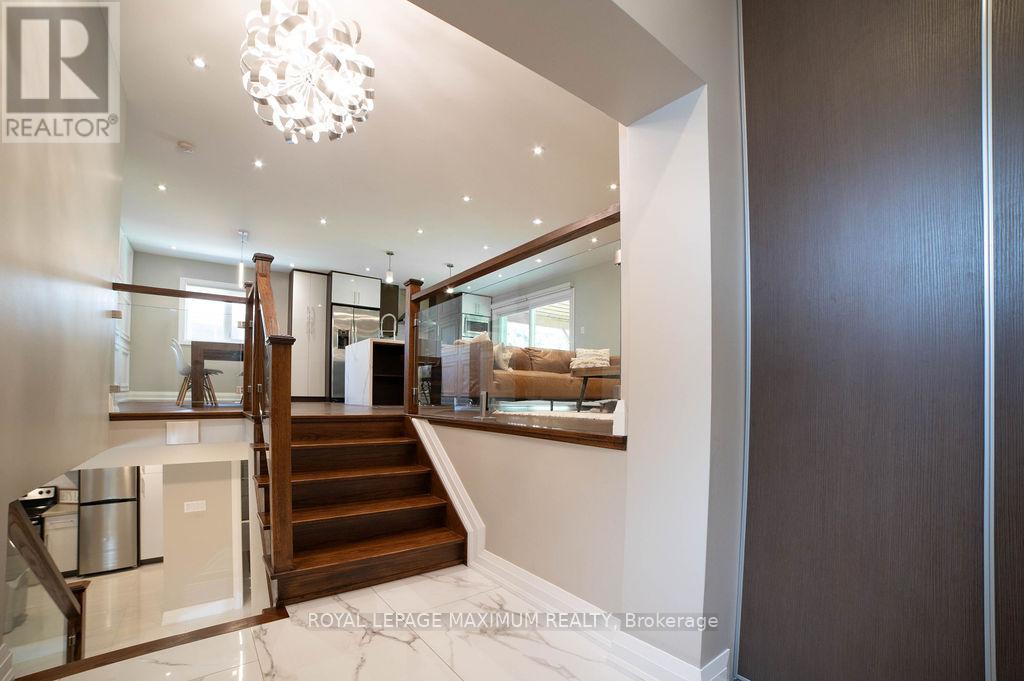 












76 LANGHOLM DRIVE

,
Toronto,




Ontario
M3M2R8

