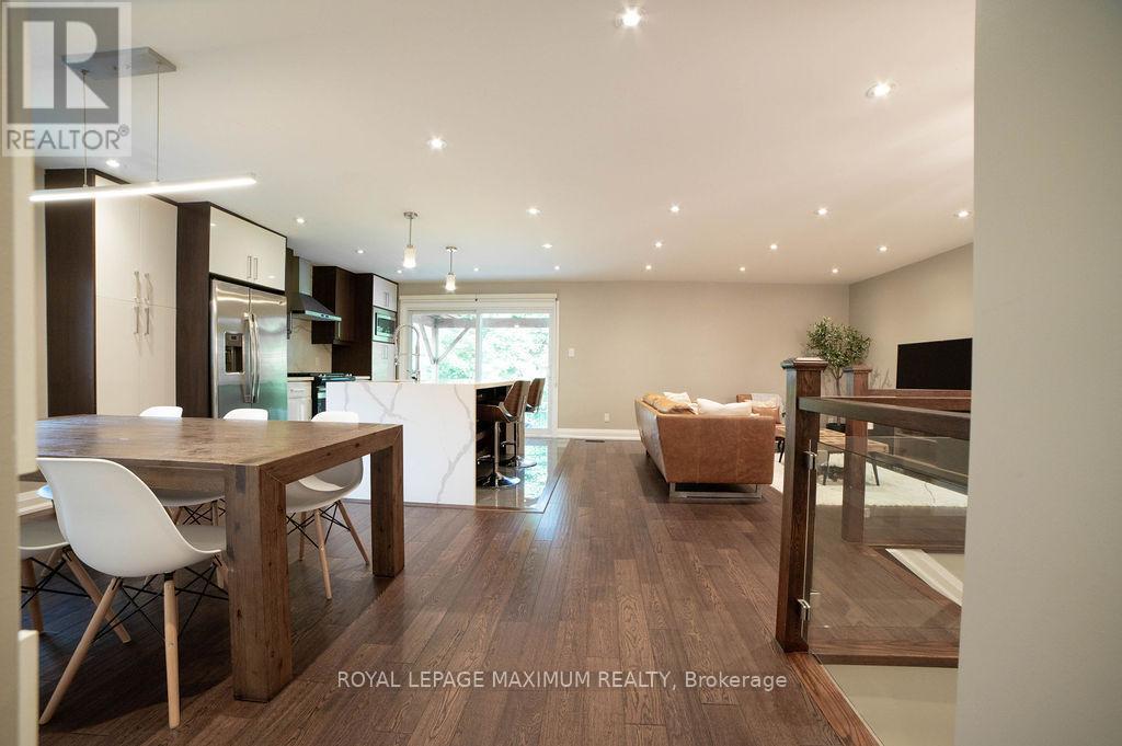 












76 LANGHOLM DRIVE

,
Toronto,




Ontario
M3M2R8

