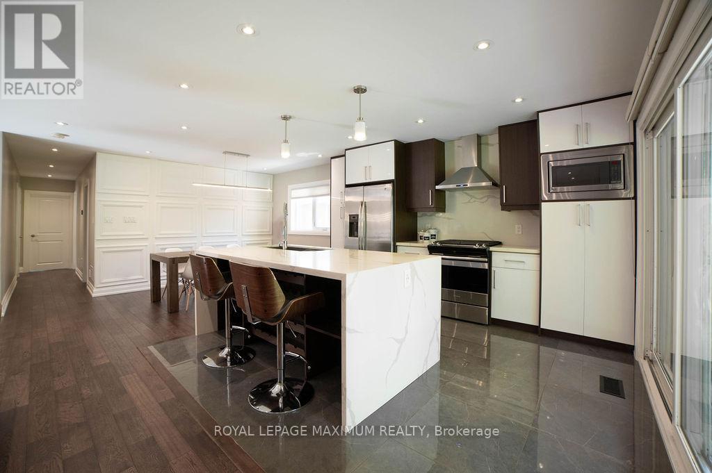 












76 LANGHOLM DRIVE

,
Toronto,




Ontario
M3M2R8

