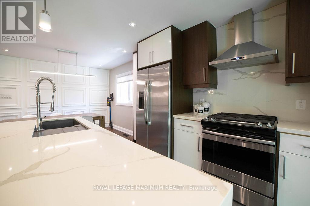 












76 LANGHOLM DRIVE

,
Toronto,




Ontario
M3M2R8

