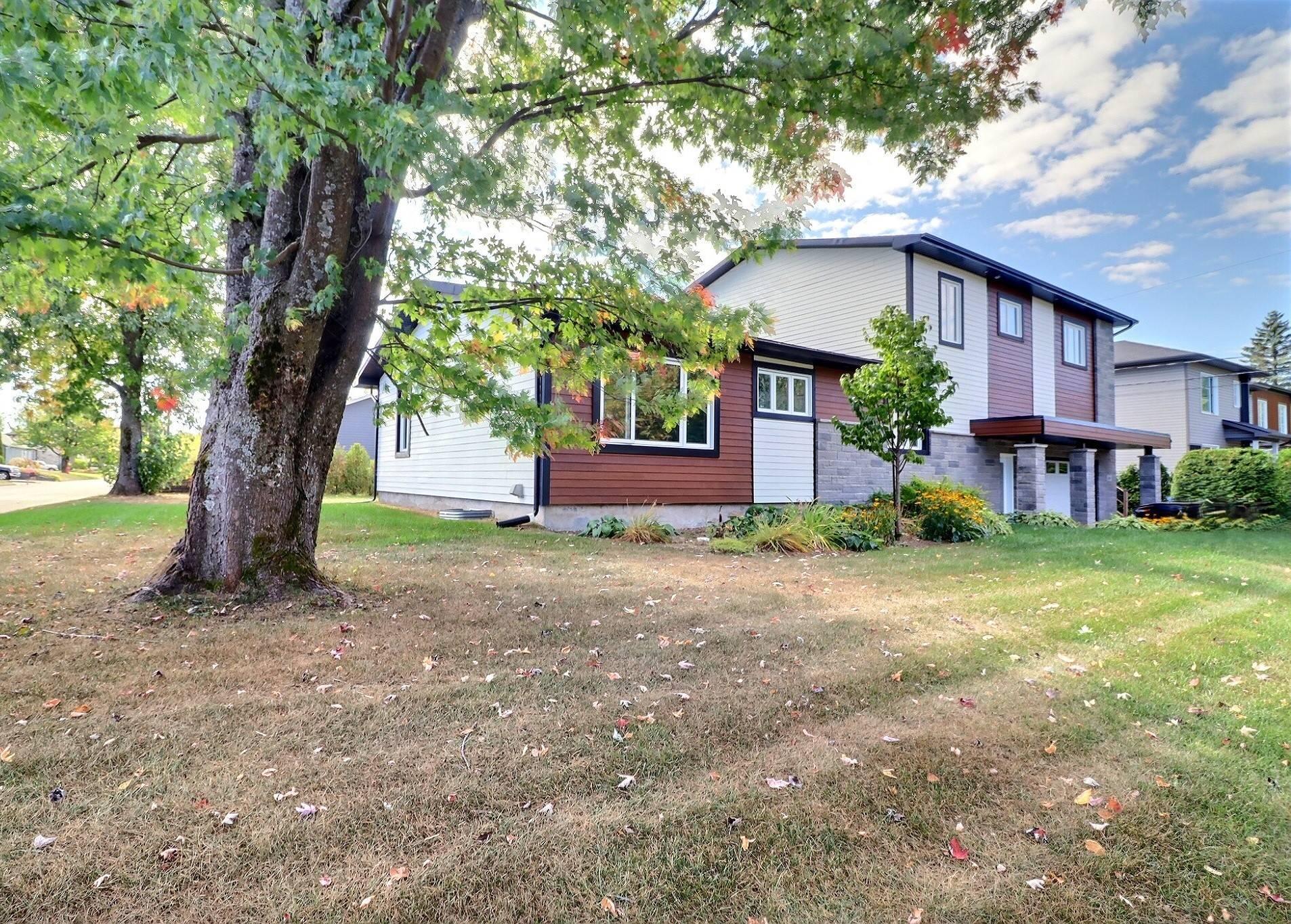 









169

 - 171


Av. des Sablonnières

,
Québec (Beauport),




QC
G1B1C2

