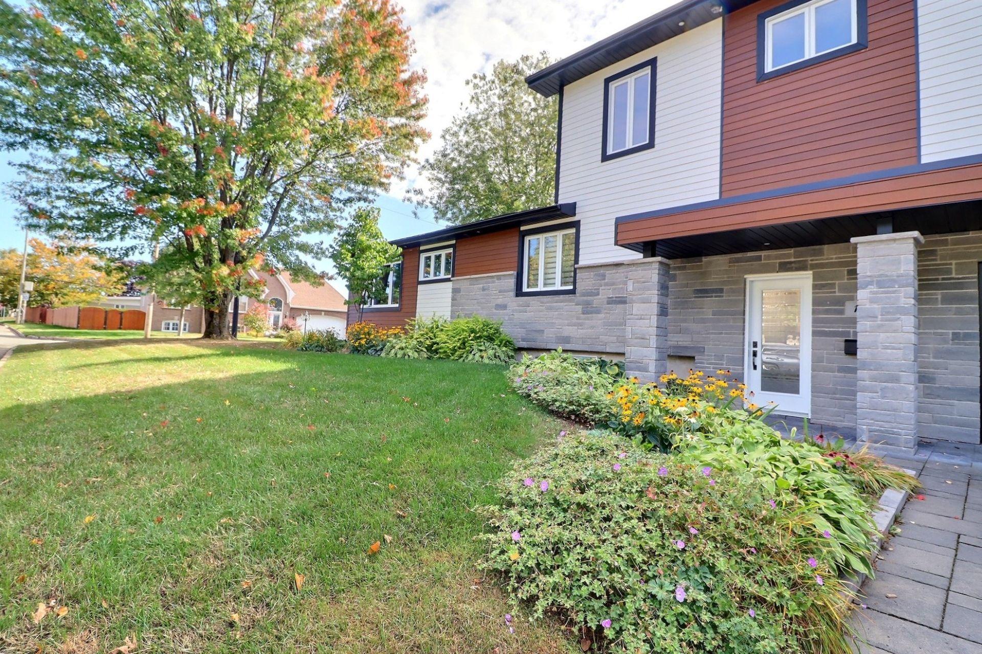 









169

 - 171


Av. des Sablonnières

,
Québec (Beauport),




QC
G1B1C2

