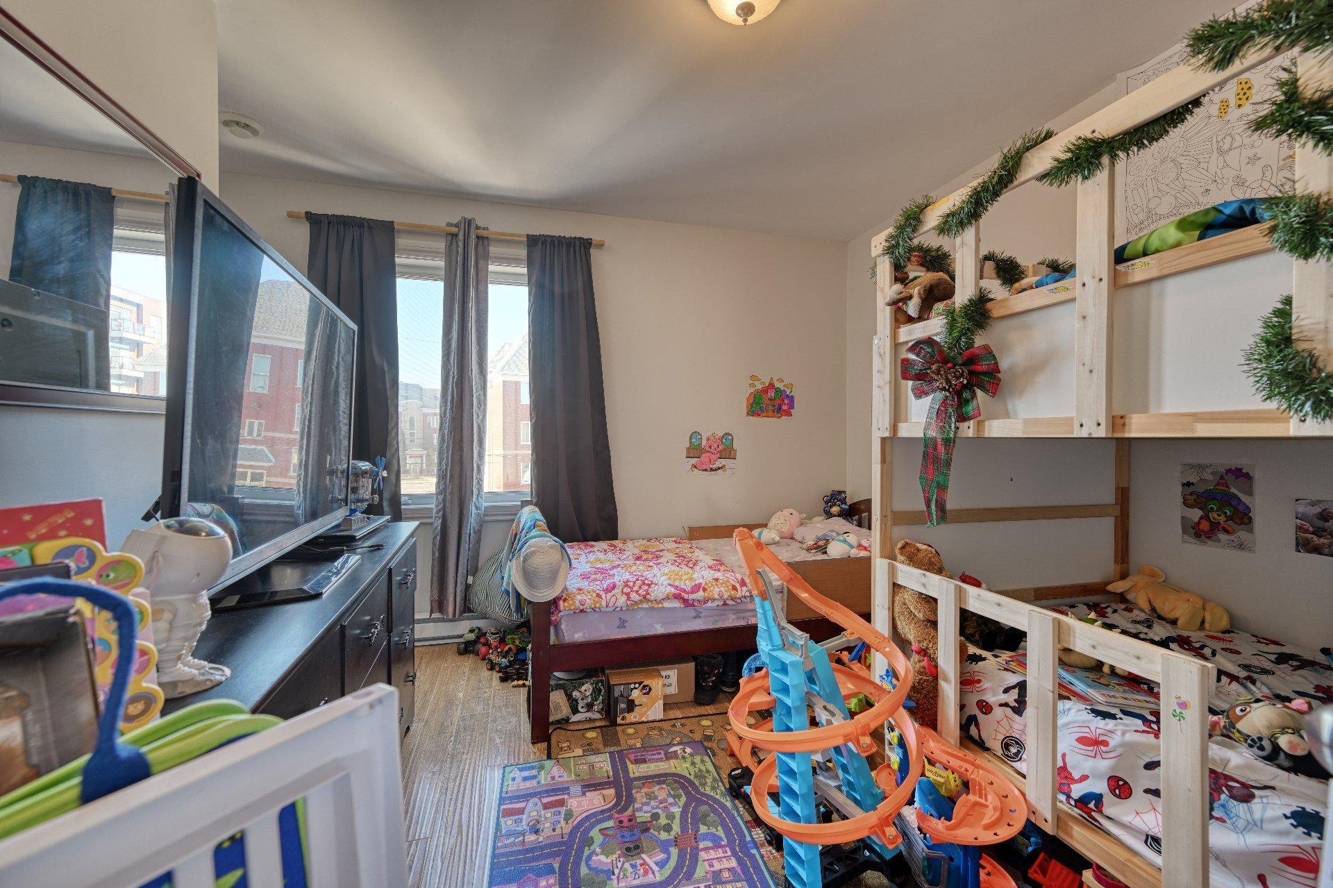 









2006

 - 2010


Rue Madame-Magnan

,
Deux-Montagnes,




QC
J7R1H8

