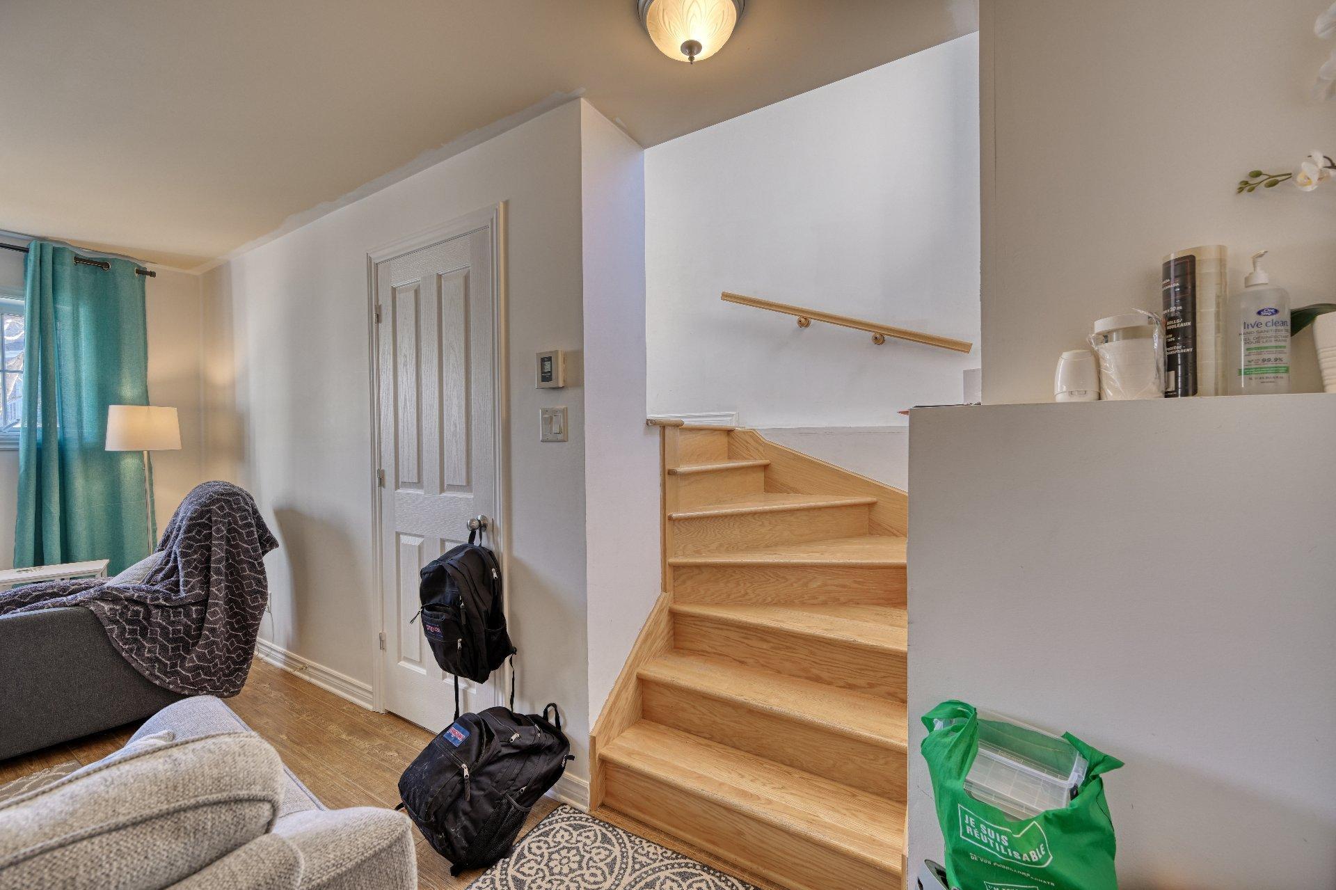 









2006

 - 2010


Rue Madame-Magnan

,
Deux-Montagnes,




QC
J7R1H8

