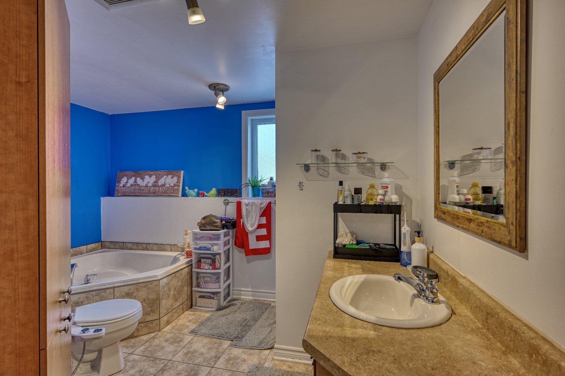 









2006

 - 2010


Rue Madame-Magnan

,
Deux-Montagnes,




QC
J7R1H8

