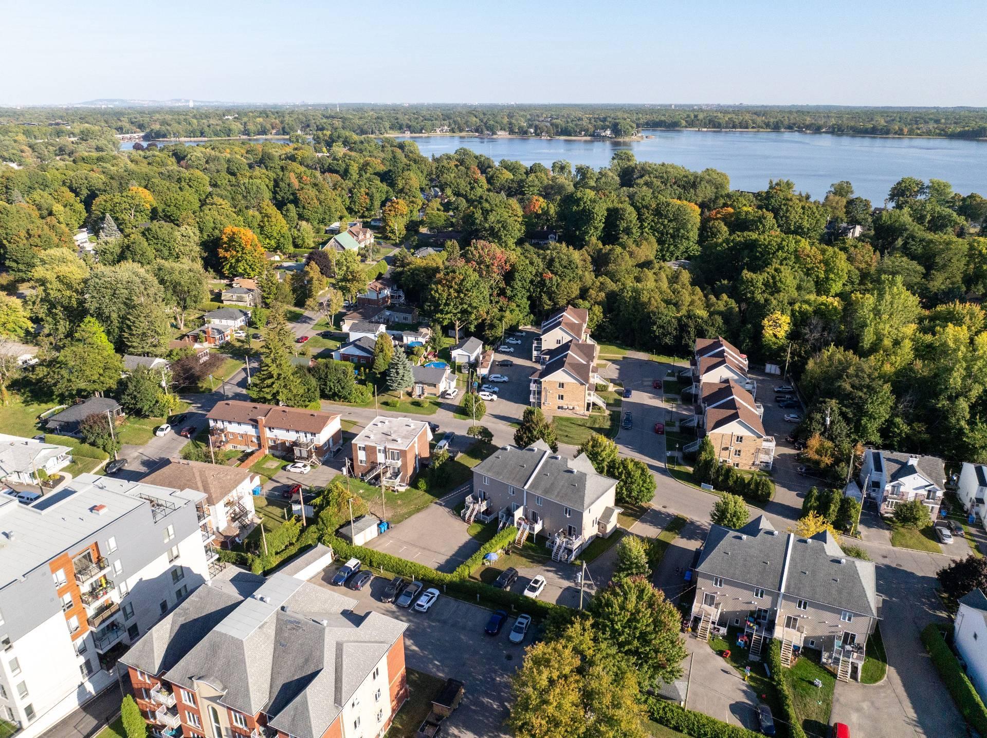 









2006

 - 2010


Rue Madame-Magnan

,
Deux-Montagnes,




QC
J7R1H8

