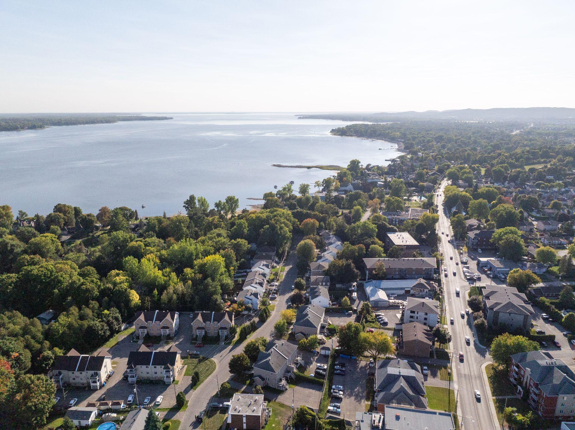 









2006

 - 2010


Rue Madame-Magnan

,
Deux-Montagnes,




QC
J7R1H8

