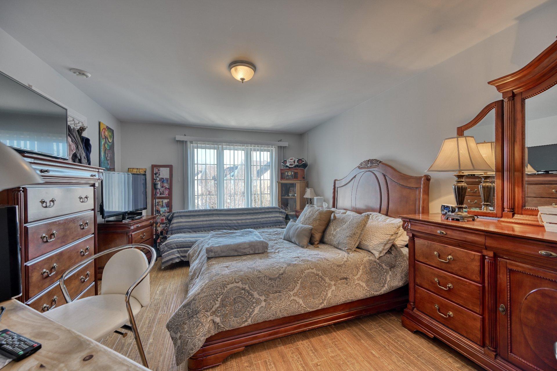 









2006

 - 2010


Rue Madame-Magnan

,
Deux-Montagnes,




QC
J7R1H8

