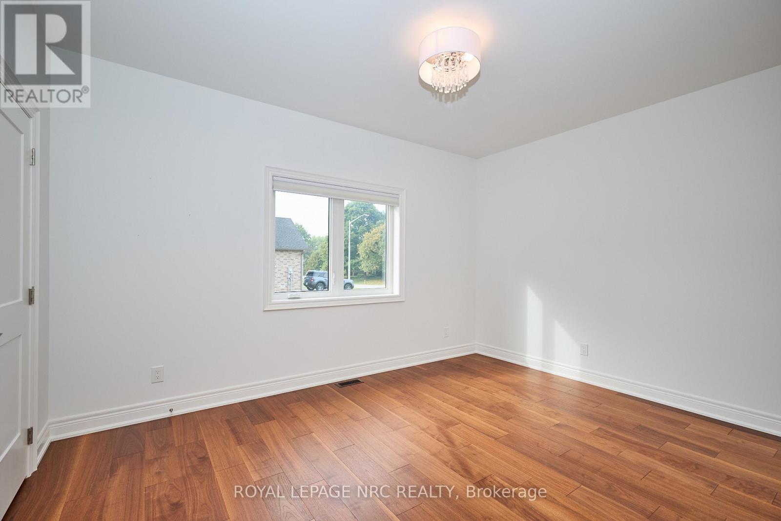 












1129 BALFOUR STREET

,
Pelham (Fenwick),




Ontario
L0S1C0

