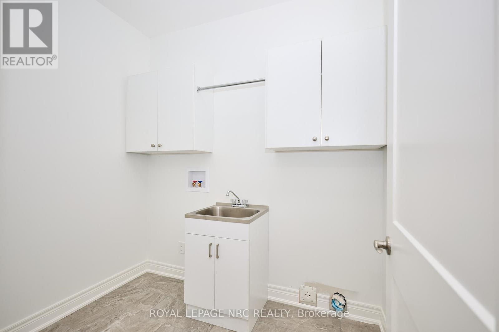 












1129 BALFOUR STREET

,
Pelham (Fenwick),




Ontario
L0S1C0

