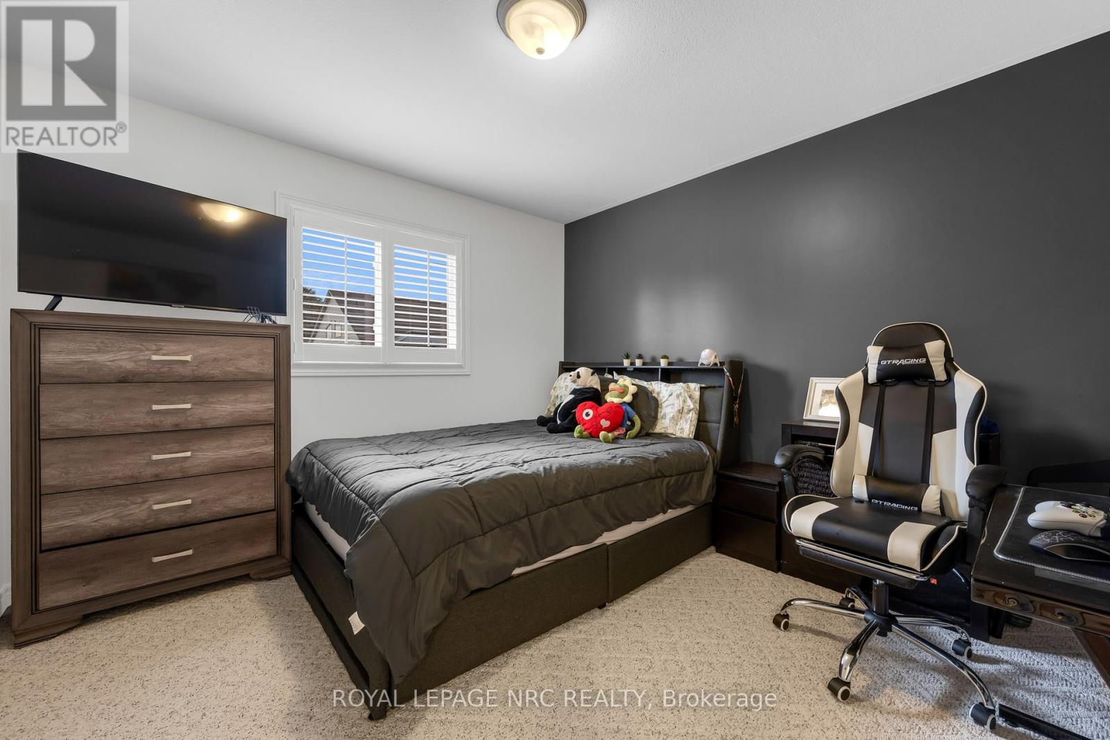 












10 MONTROSE STREET

,
St. Catharines (Rykert/Vansickle),




Ontario
L2S4A7

