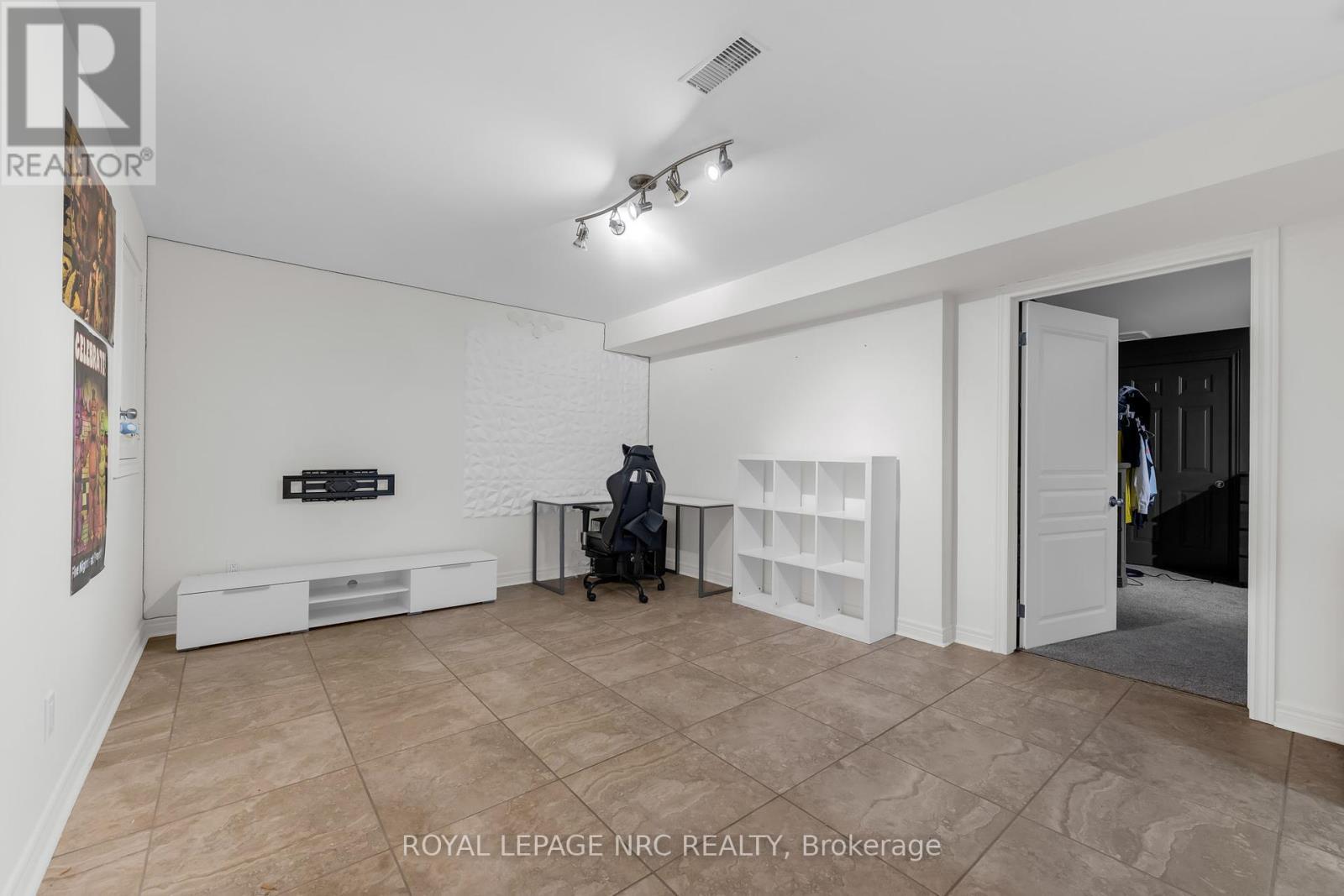 












10 MONTROSE STREET

,
St. Catharines (Rykert/Vansickle),




Ontario
L2S4A7

