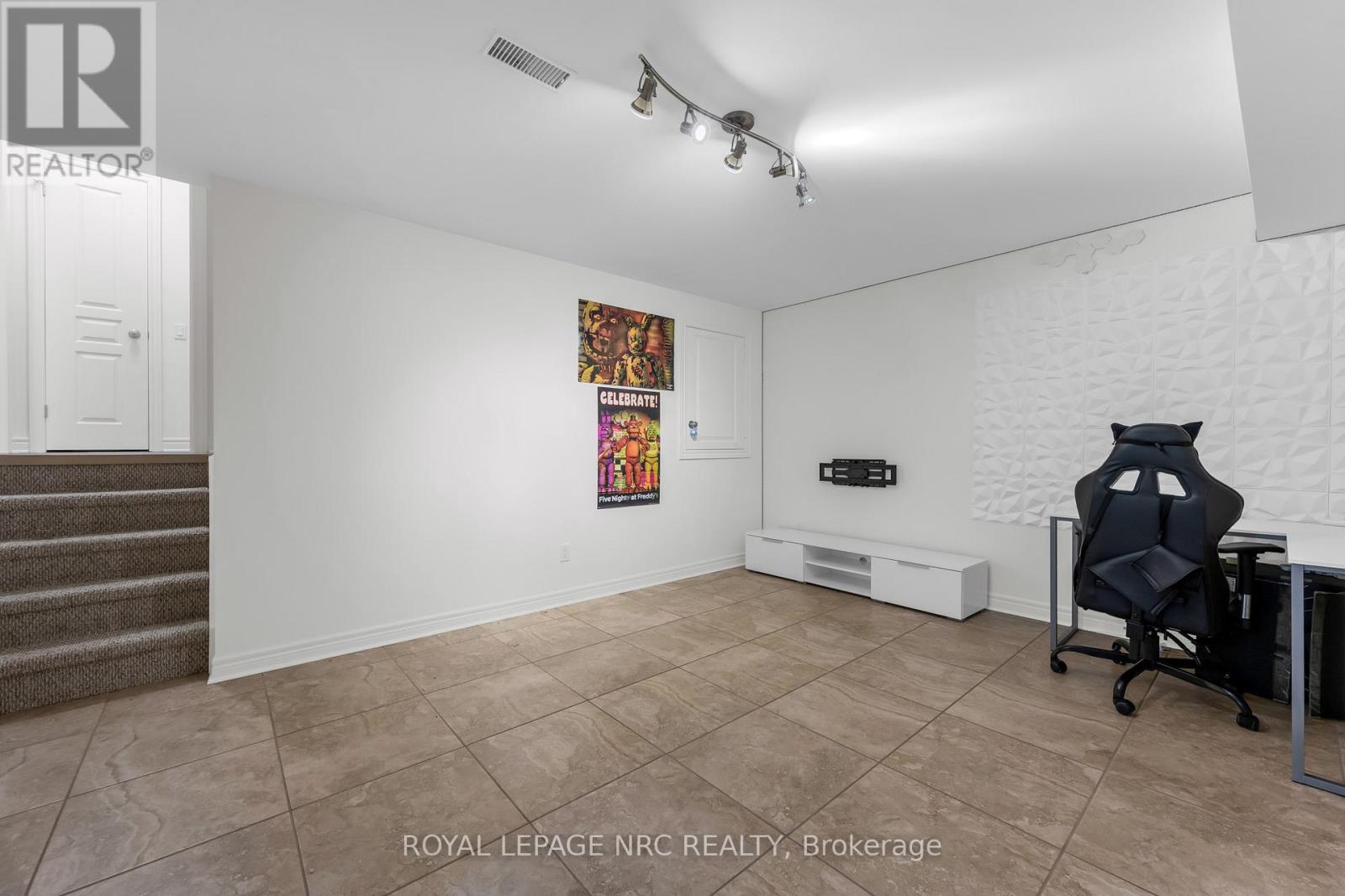 












10 MONTROSE STREET

,
St. Catharines (Rykert/Vansickle),




Ontario
L2S4A7

