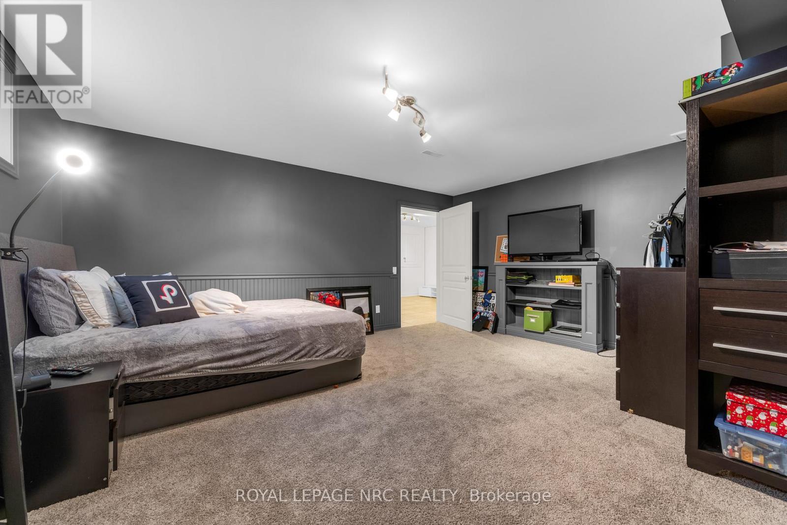 












10 MONTROSE STREET

,
St. Catharines (Rykert/Vansickle),




Ontario
L2S4A7

