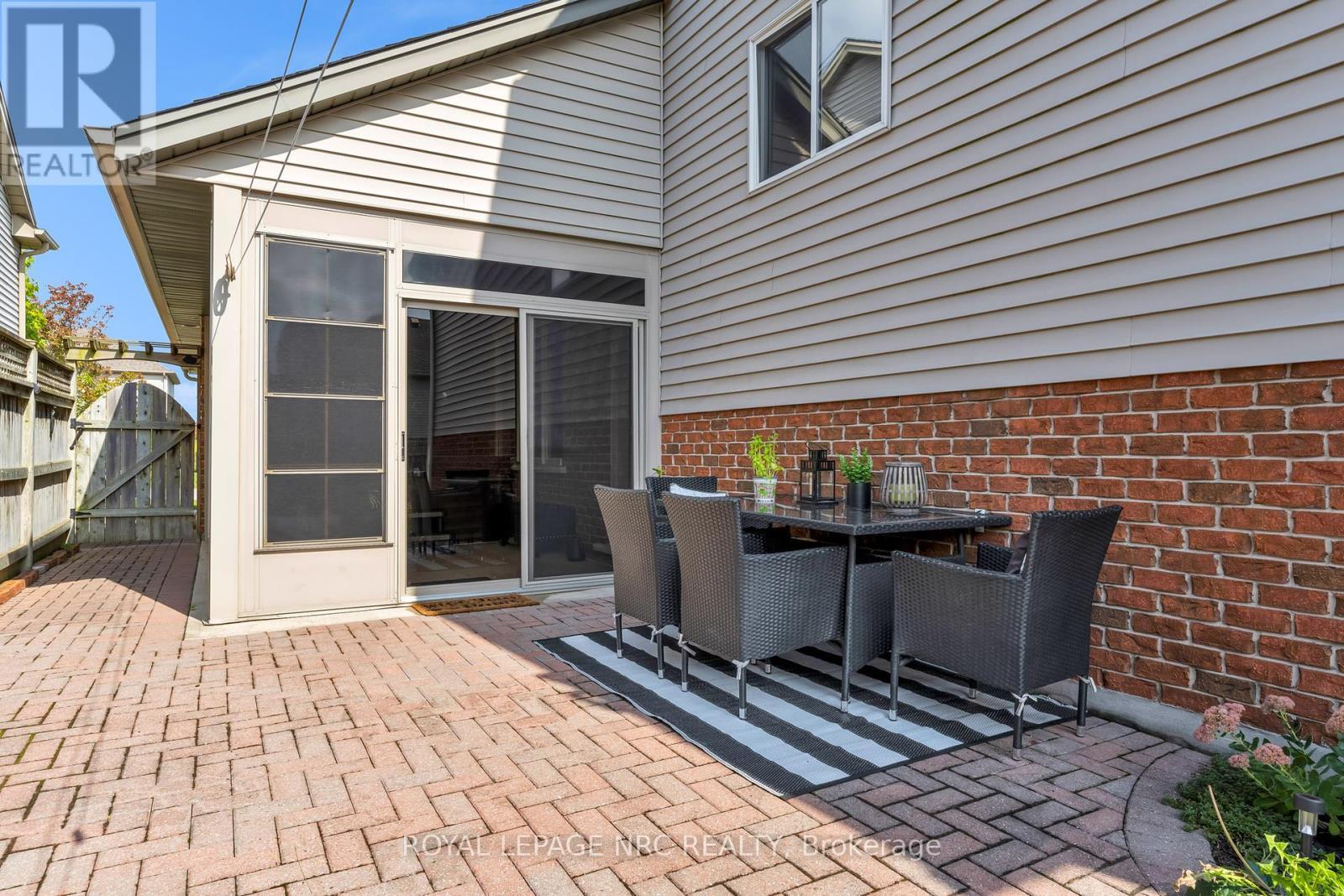 












10 MONTROSE STREET

,
St. Catharines (Rykert/Vansickle),




Ontario
L2S4A7

