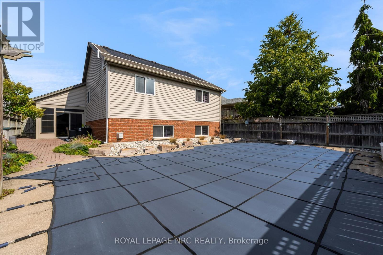 












10 MONTROSE STREET

,
St. Catharines (Rykert/Vansickle),




Ontario
L2S4A7

