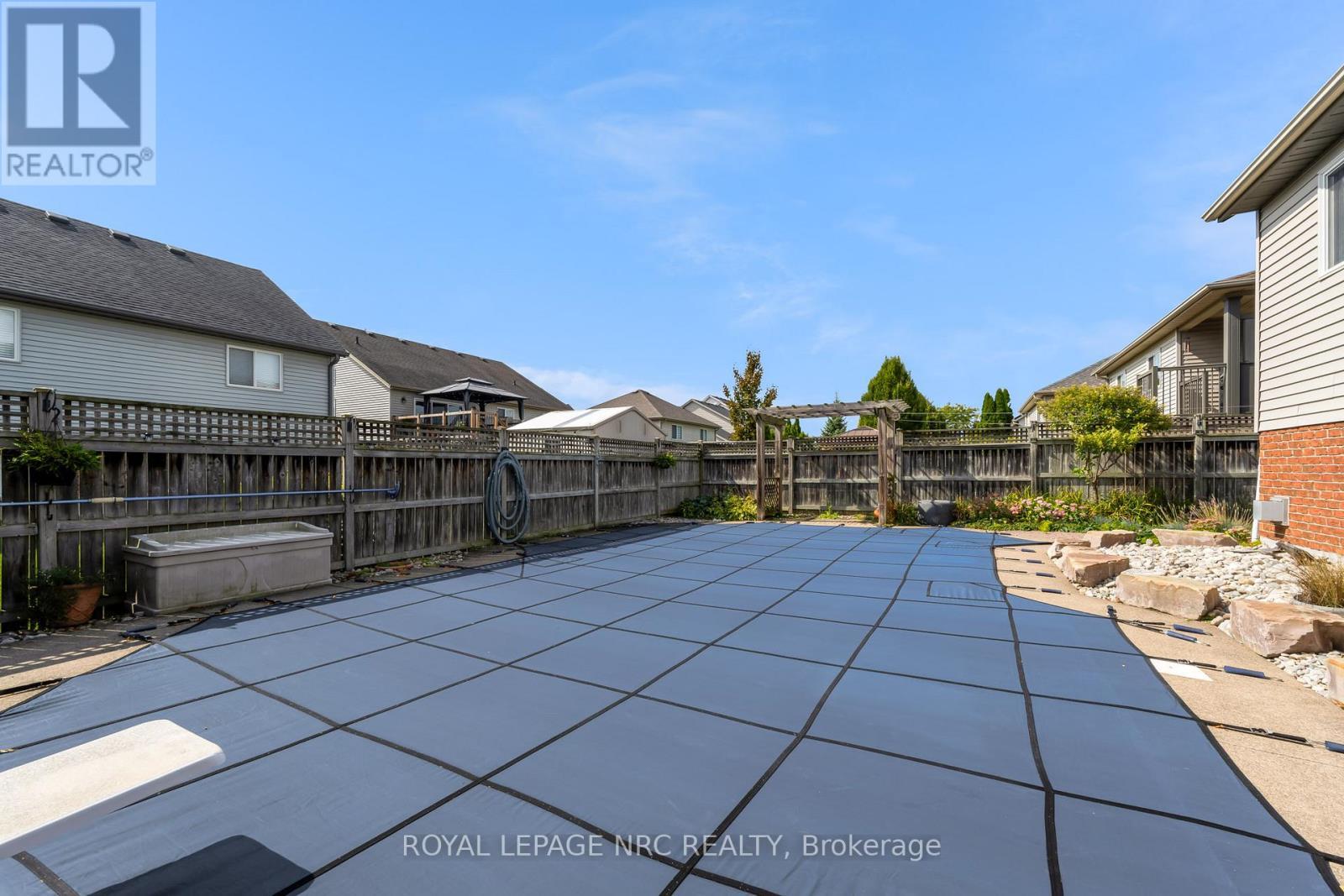 












10 MONTROSE STREET

,
St. Catharines (Rykert/Vansickle),




Ontario
L2S4A7

