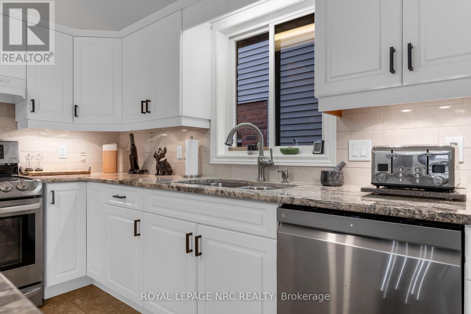 












10 MONTROSE STREET

,
St. Catharines (Rykert/Vansickle),




Ontario
L2S4A7

