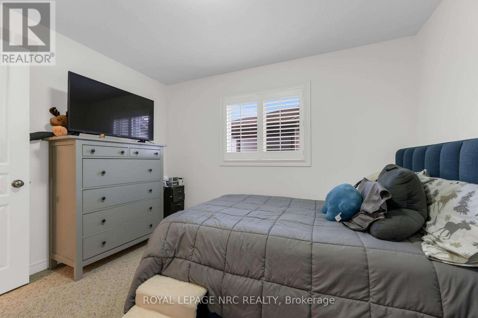 












10 MONTROSE STREET

,
St. Catharines (Rykert/Vansickle),




Ontario
L2S4A7

