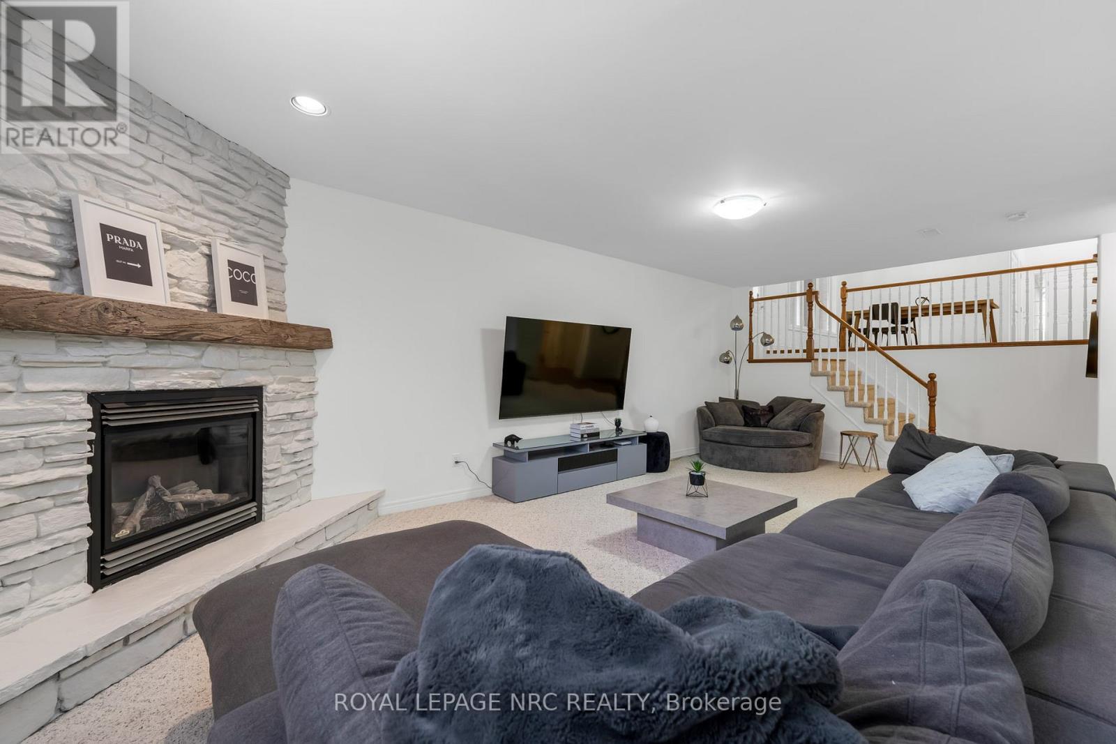 












10 MONTROSE STREET

,
St. Catharines (Rykert/Vansickle),




Ontario
L2S4A7

