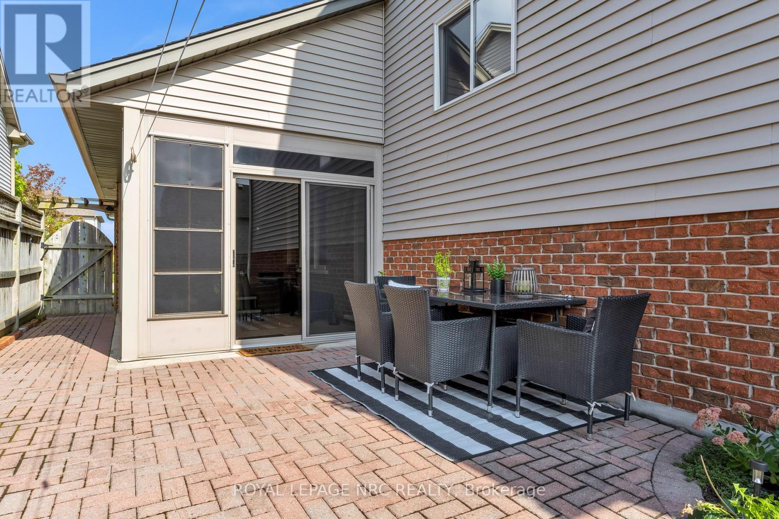 












10 MONTROSE STREET

,
St. Catharines (Rykert/Vansickle),




Ontario
L2S4A7

