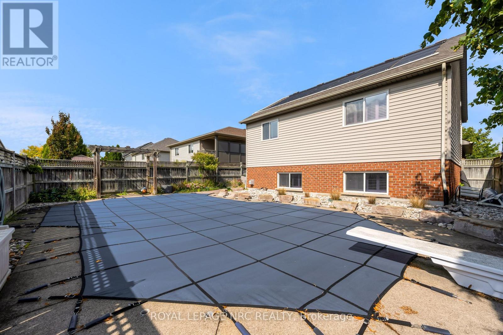 












10 MONTROSE STREET

,
St. Catharines (Rykert/Vansickle),




Ontario
L2S4A7

